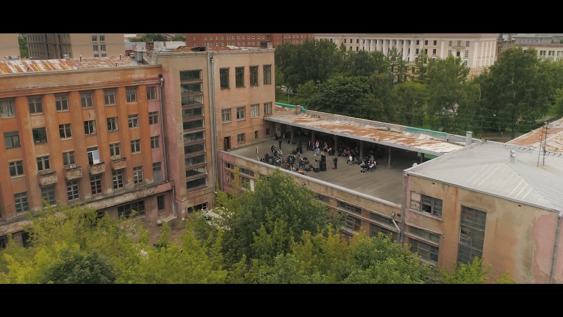 Александр Розенбаум и «Старая армия» - концерт «Накрышник» / 2020 / РУ / WEBRip (1080p)
